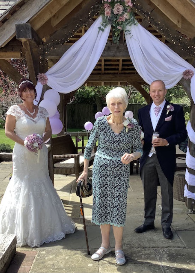  تزيين دار المسنين لإقامة حفل الزفاف