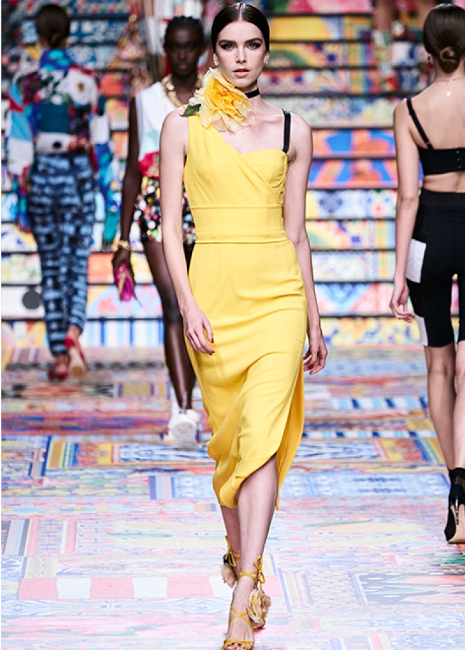 تنسيق اللون الاصفر موضة صيف 2021 من وحي Dolce&Gabbana
