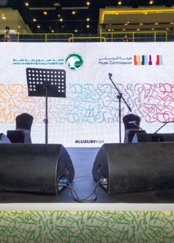 المسرح الخاص على عتبات مدرجات الدرجة الأولى لملعب مرسول بارك