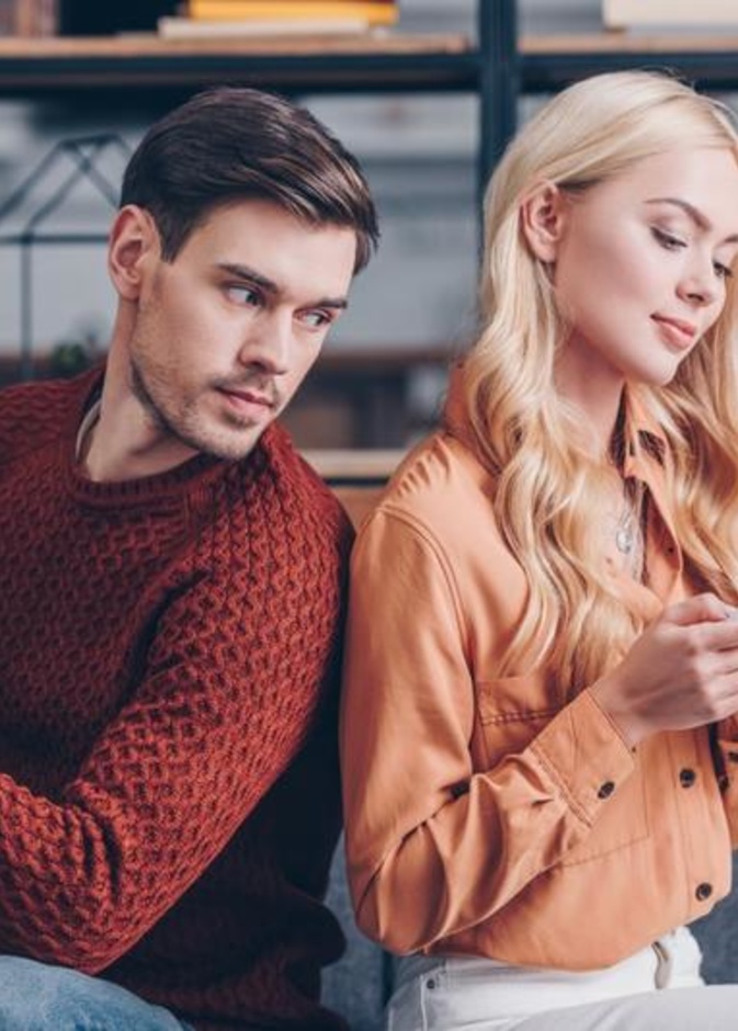 كيف تتعامل الزوجة مع غيرة الزوج المفرطة لإتقاذ الحياة الزوجية