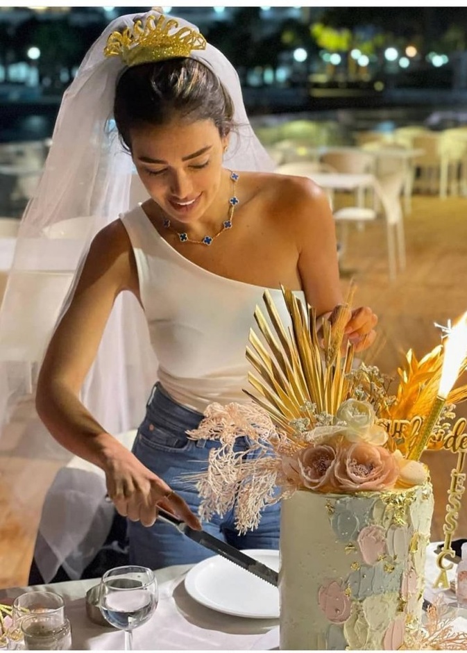 كعكات زفاف ناعمة ورومانسية