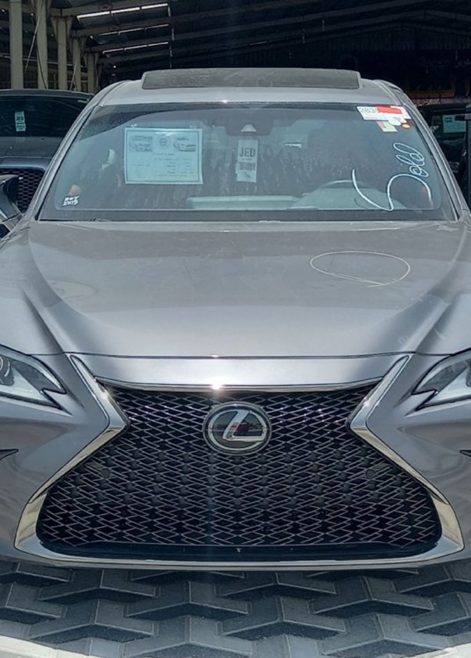 لكزس تعلن عن سيارتها ES 350 F-Sport FF الجديدة كليا