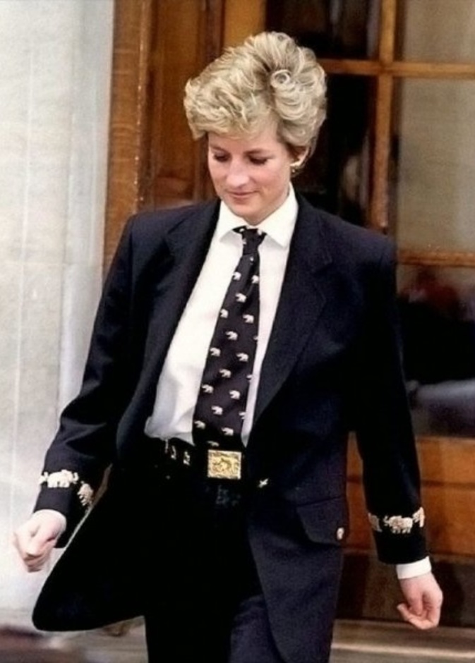 اطلالات الليدي ديانا بالبدلة الرسمية البيضاء