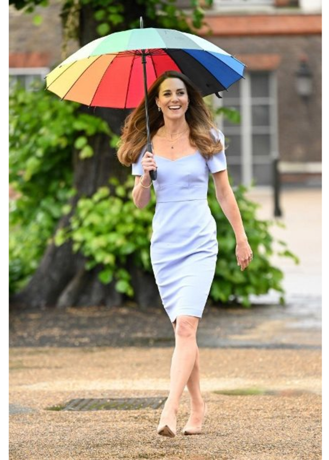 إطلالة كيت ميدلتون الصيفية بدت ساحرة بفستان Dee الميدي من ماركة LK Bennett