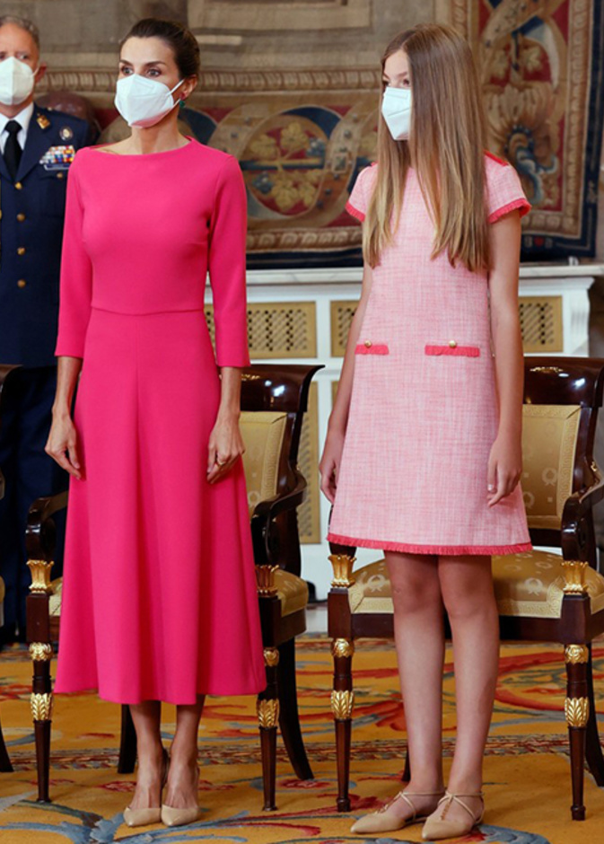 اطلالات الملكة ليتيزيا بالفستان الوردي من توقيع دار Moises Nieto