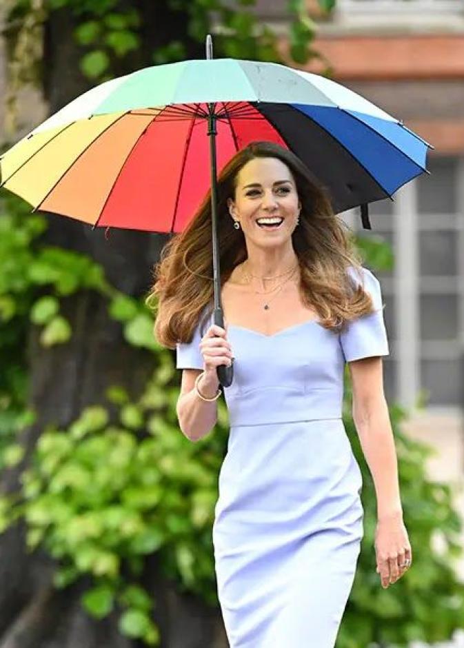 كيت ميدلتون تتحدى الأمطار من أجل مهمة رسمية جديدة في لندن