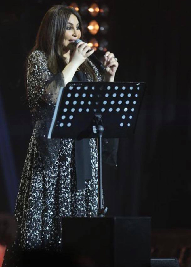 اطلالة النجمة اليسا وفي غاية الاناقة يفستان مطرز وفاخر بتوقيع Elie Saab