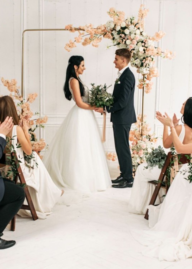  العروس أقامت حفل زفاف صغير وتجاهلت رغبة والدتها