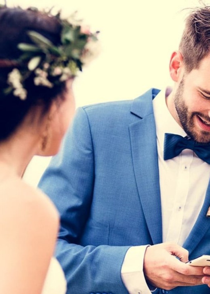  العريس انشغل بتفقد سعر العملات المشفرة