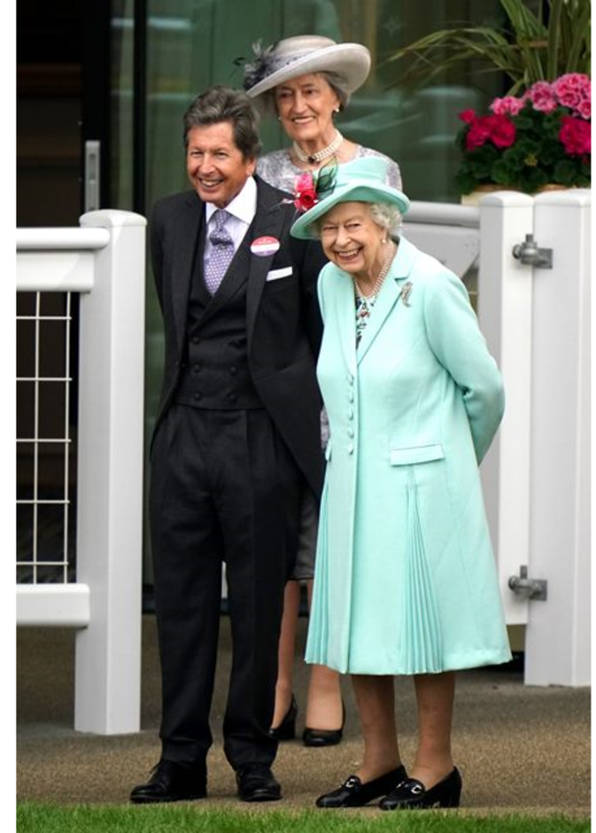 صور إطلالة الملكة اليزابيث في سباق رويال أسكوت للمرة الأولى من دون الأمير فيليب