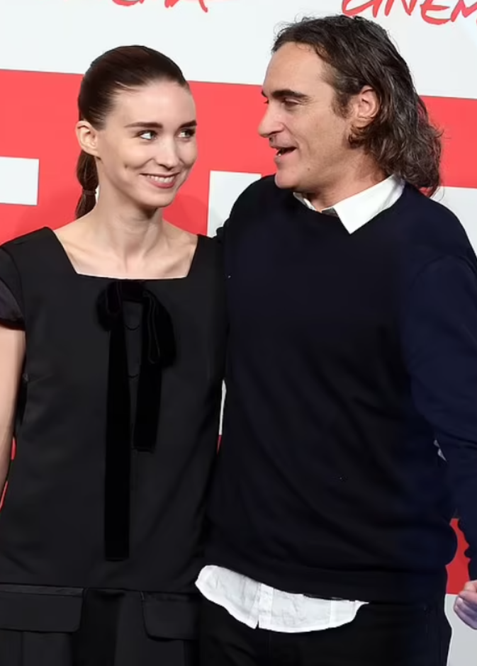 واكين فينيكس وروني مارا