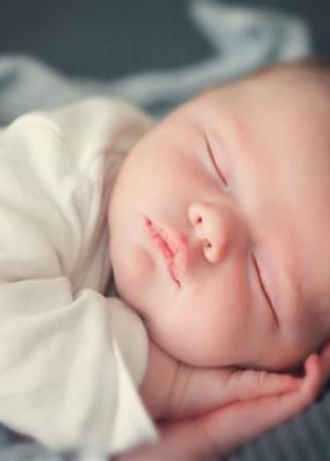 وضعية النوم الأمثل للطفل الرضيع المصاب بالزكام