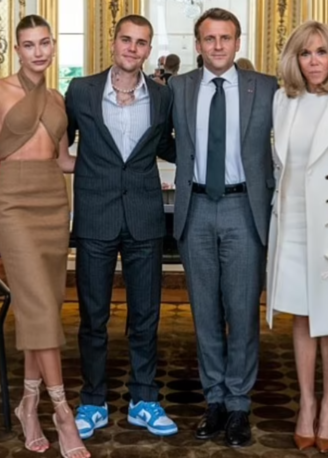 الرئيس الفرنسي  إيمانويل ماكرون وزوجته وجاستن بيبر و هايلي بيبر
