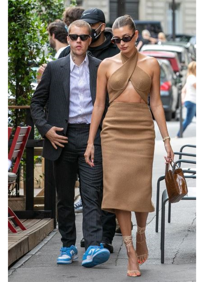 حافظ الزوجان على أسلوبهما العصري والشبابيّ الجريء مع لمسة من الأناقة والصورة من موقع GETTY IMAGES