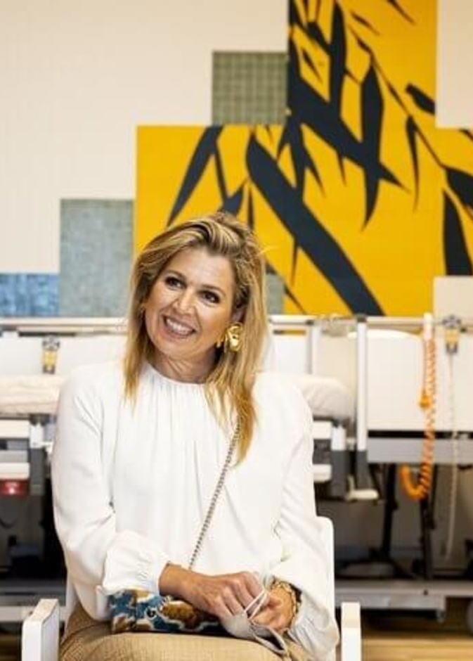 بإطلالة أنيقة.. تعرفي على أزياء الملكة ماكسيما في آخر جولة لها