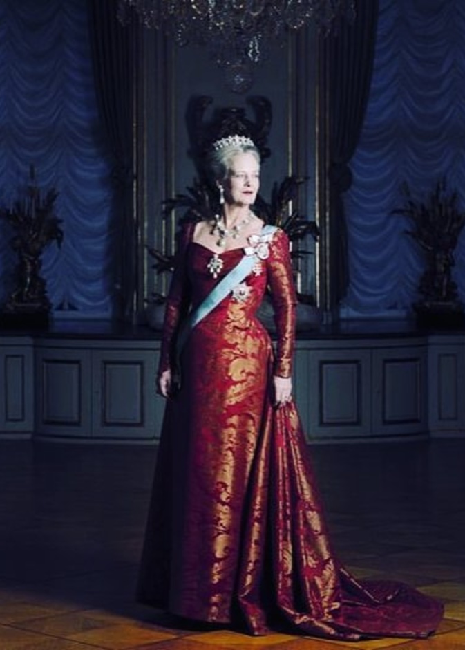 ملكة الدنمارك تحضر عرض باليه شاركت في تصميم ديكوره وملابسه