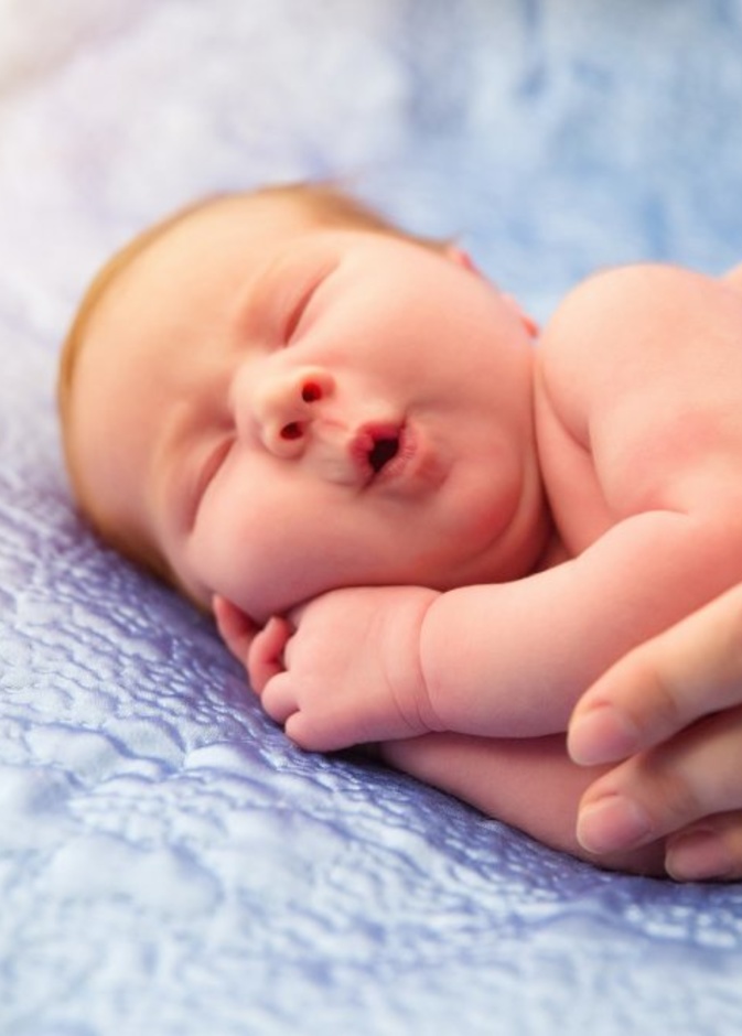 وضعية النوم الامثل للطفل المصاب بالصفراء