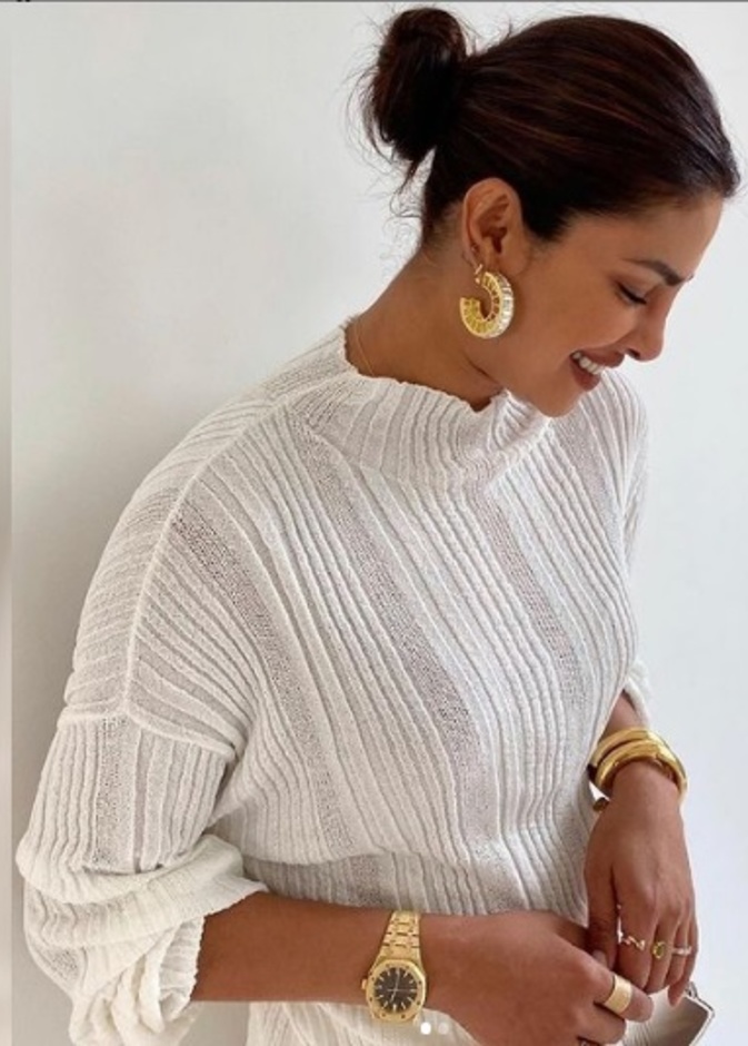 بسيطة وأنيقة.. بريانكا شوبرا في آخر إطلالاتها - من حسابها على انستغرام