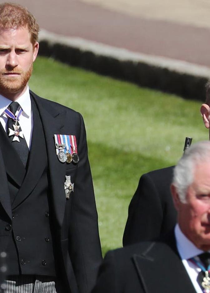 بالصور.. كيف تغيرت علاقة الأمير هاري بوالده الأمير تشارلز على مر السنين؟