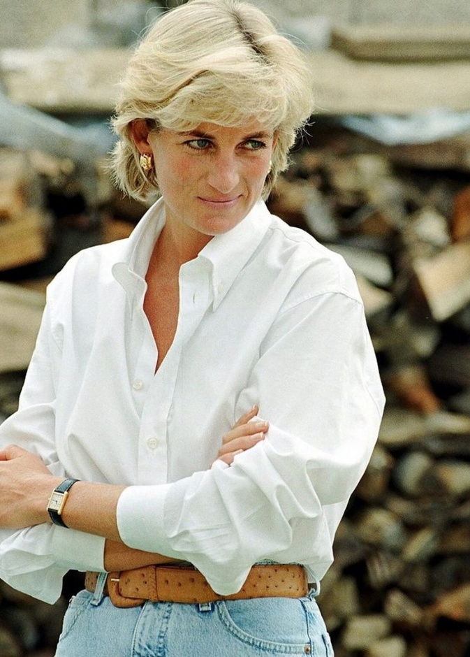 تمثال الأميرة ديانا التذكاري يصل إلى قصر كنسينغتون