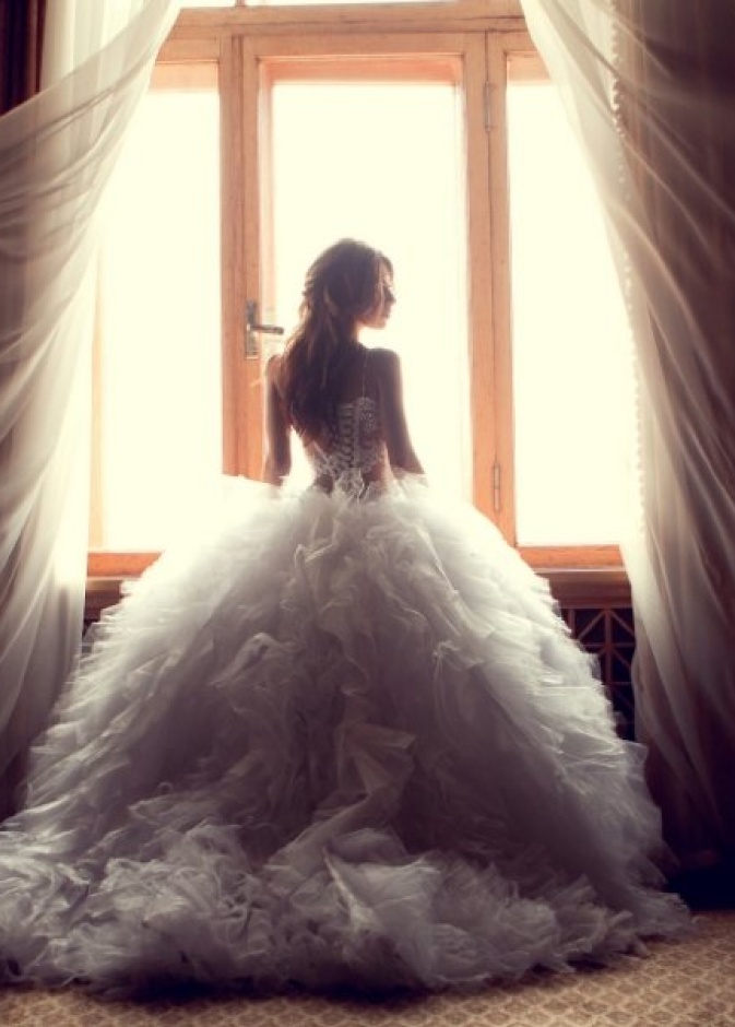 عروس تتعرض للانتقاد بسبب رسالة تركتها في موقع للتخييم-shutterstock