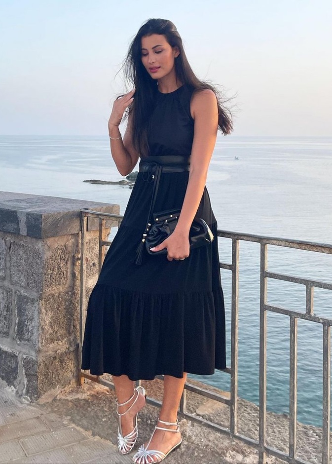 ريم السعيدي تأخذ سلفي تظهر إطلالتها المميزة في إيطاليا - الصورة من حسابها على انستقرام