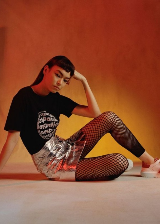 التنانير القصيرة نجمة مجموعة Dior لخريف 2021