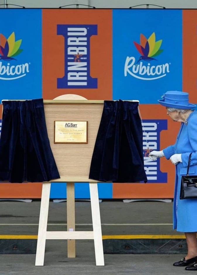  الملكة والأمير وليام تسلما مفاتيح قصر هوليرود