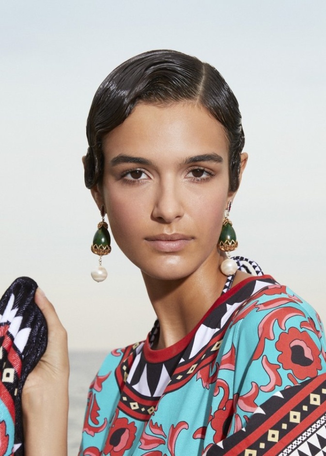 إطلالات جمالية ملفتة تناسب رحلات استجمامك بين الطبيعة في صيف 2021