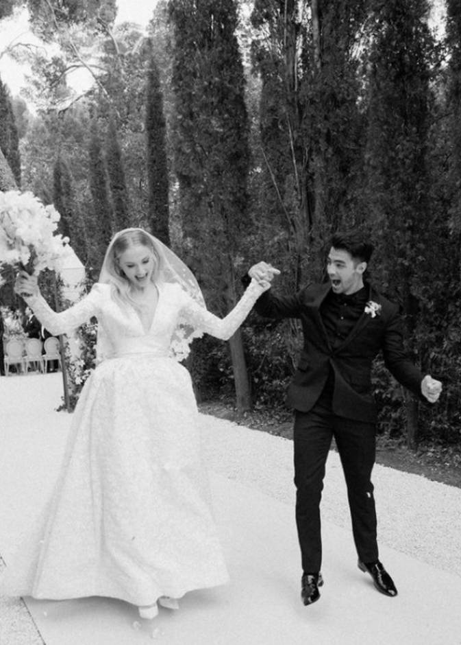 جو جوناس و صوفي تيرنر في حفل زفافهم - الصورة من حساب صوفي تيرنر على انستجرام