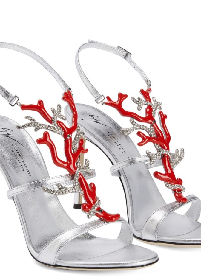 جواهر البحر مجموعة "آيكون" من جيوسيبي زانوتي تعود من جديد بحذاء "كورالي"