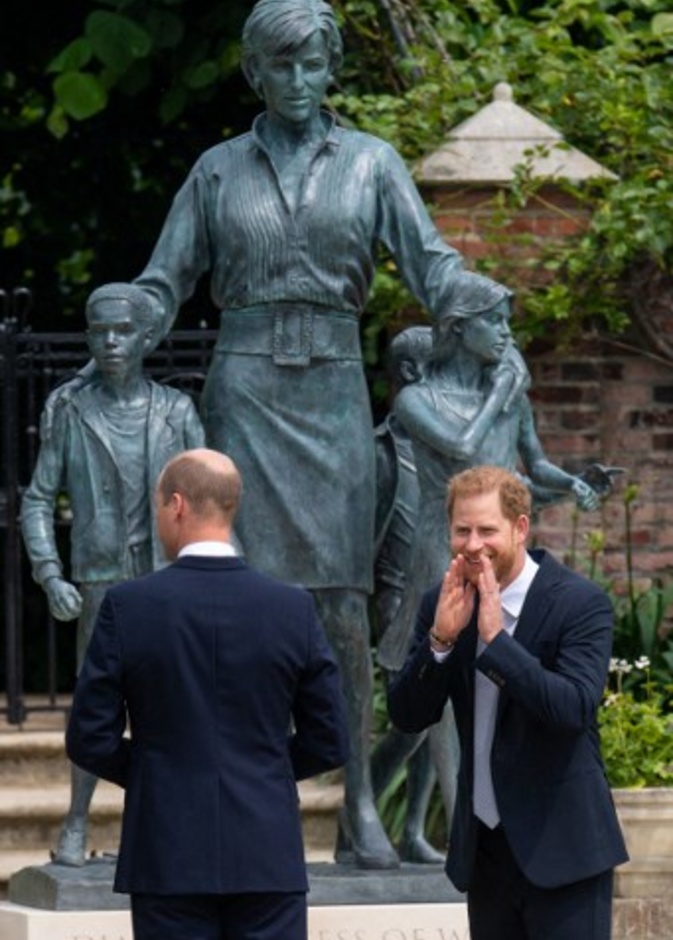 ما بين توتر وتألق.. لغة الجسد تكشف مفاجآت في حفل إزاحة الستار عن تمثال الأميرة ديانا