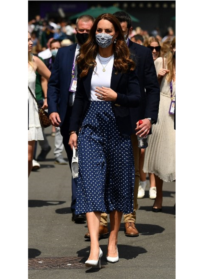 إطلالة كيت ميدلتون خطفت الأنظار بتنورة ميدي من تصميم دار Alessandra Rich