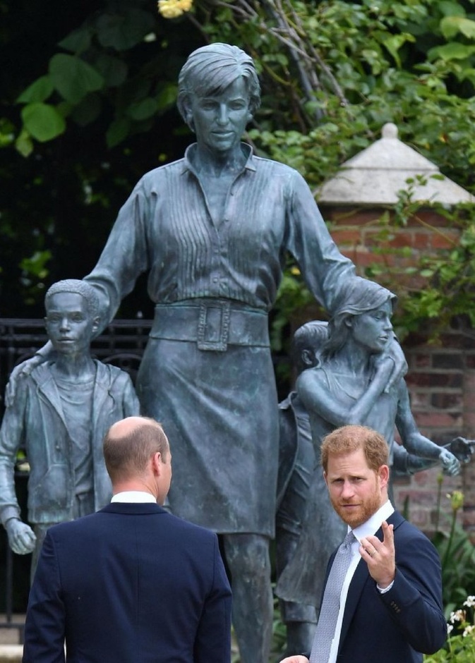 إزاحة الستار عن تمثال ديانا