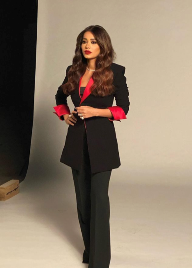 طرق تنسيق البدلة النسائية مستوحاة من اطلالات رحمة رياض الانيقة