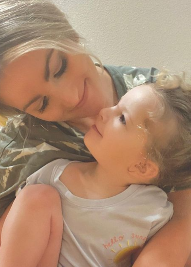 جيمي سبيرز وطفلتها - الصورة من حساب جيمي لين سبيرز على انستجرام