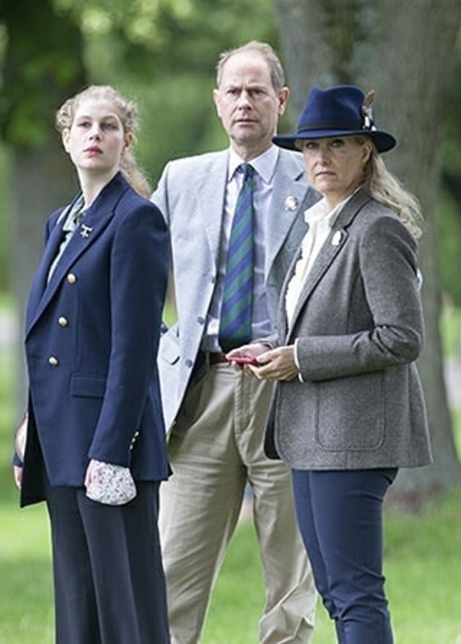 الأمير إدوارد وأسرته في سباق رويال وندسور للخيول