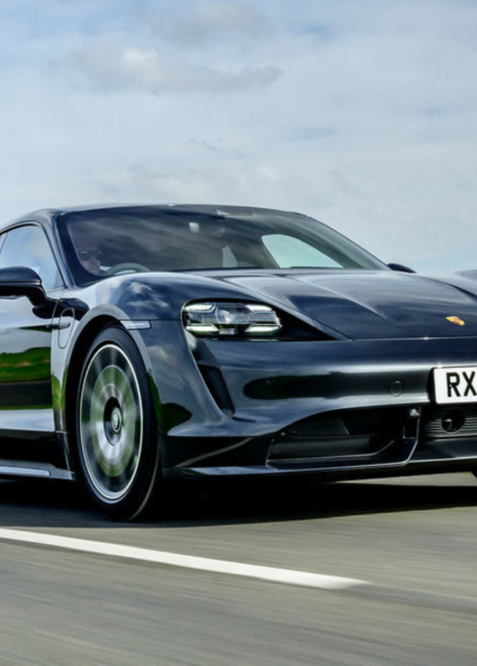 بورش تستدعي 43 ألف سيارة كهربائية حول العالم