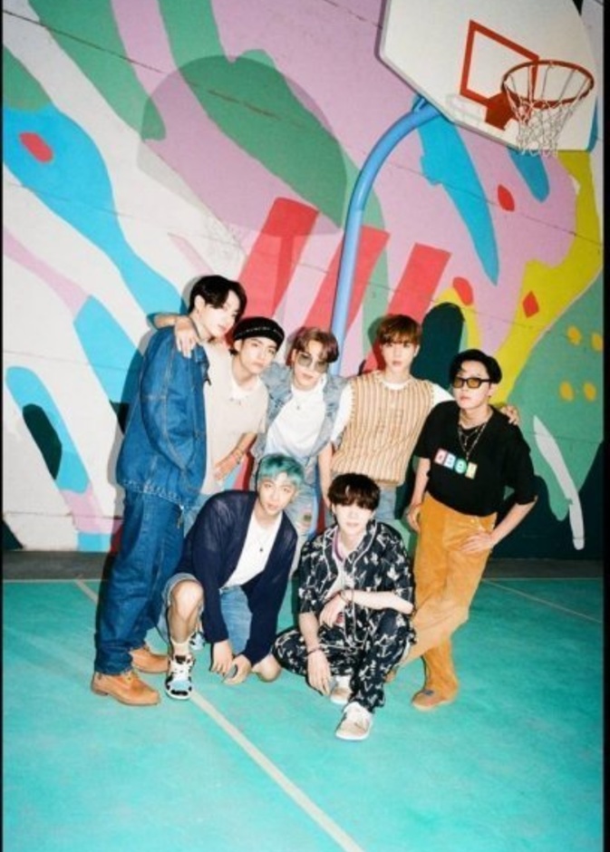 صورة من الحساب الرسمي لفرقة BTS على انستجرام