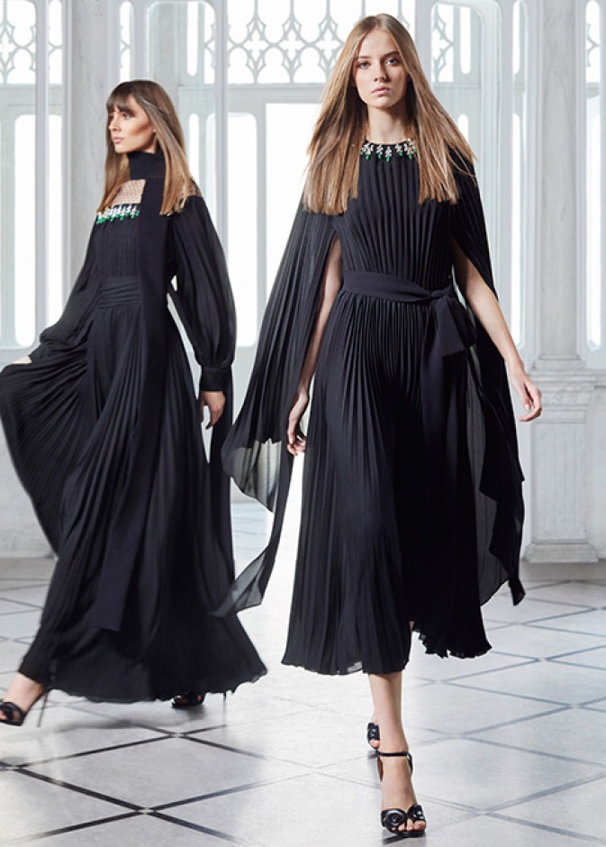 موضة الوان خريف 2021 مع الفساتين السوداء من وحي دار Elie Saab