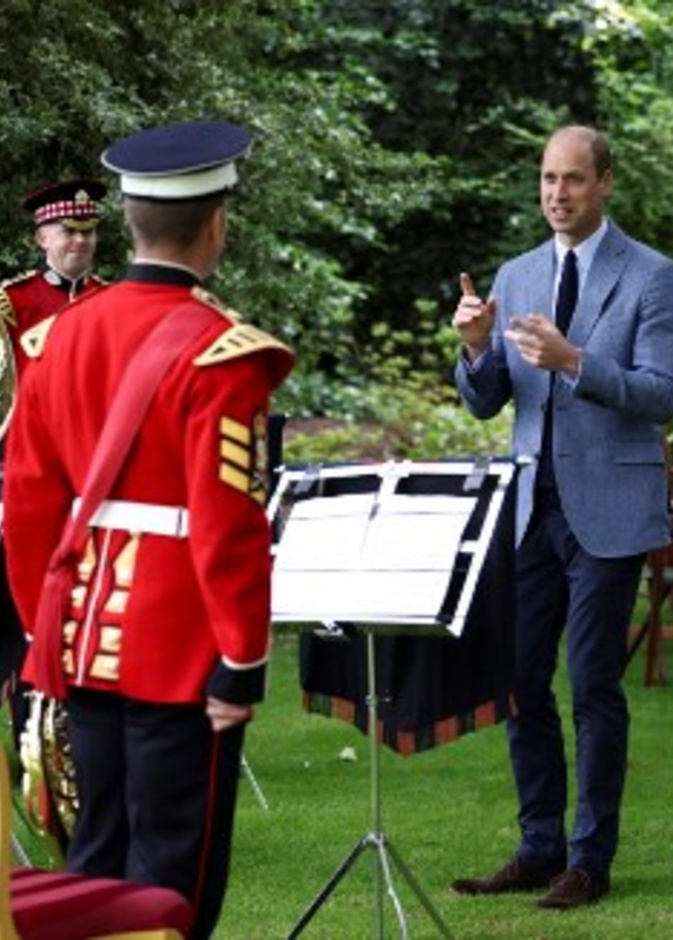 من هم ضيوف الأمير ويليام في حفلة الشاي الخاصة في حديقة قصر باكنغهام؟