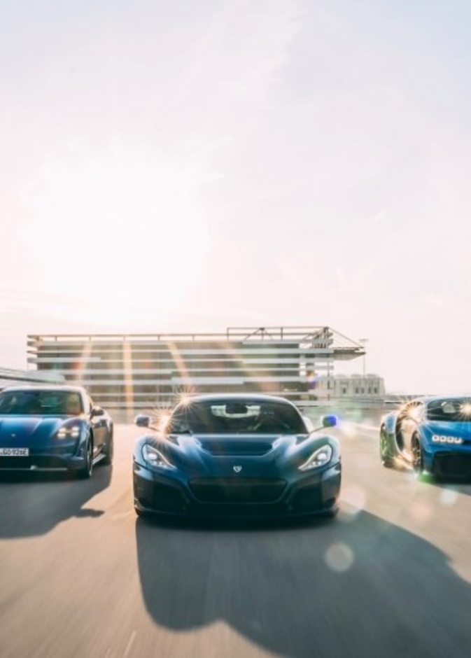 شيرون ونيفيرا أول إنتاج الشركة الجديدة