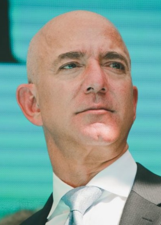 جيف بيزوس يتنازل عن إدارة أمازون لتلميذه الأمين