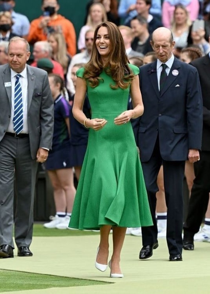  كيت ميدلتون بإطلالة من تصميم إميليا ويكستيد 