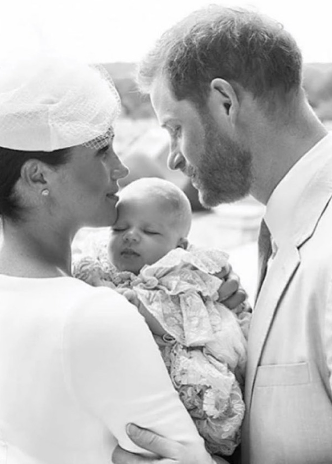 الأمير هاري وزوجته ميغان ماركل يحصلان على جائزة لأنهما اكتفيا بإنجاب طفلين