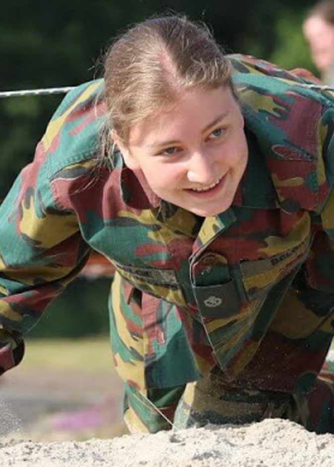 ولية عهد بلجيكا تقترب من إنهاء تدريبها العسكري