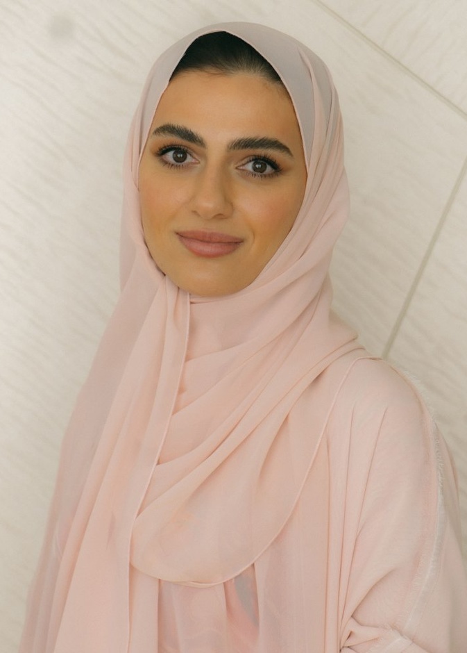 المصممة الإماراتية سارة التميمي