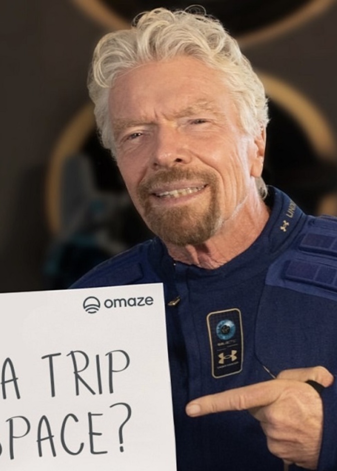 الملياردير ريتشارد برانسون يعود إلى الأرض ويعلن افتتاح رحلات الفضاء!