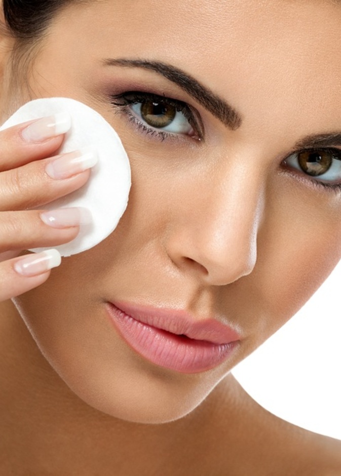 فوائد واضرار ازالة المكياج بزيت السمسم