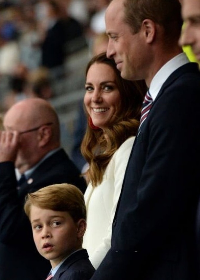 أجمل لقطات الأمير وليام وزوجته والأمير جورج في المباراة النهائية لبطولة أوروبا